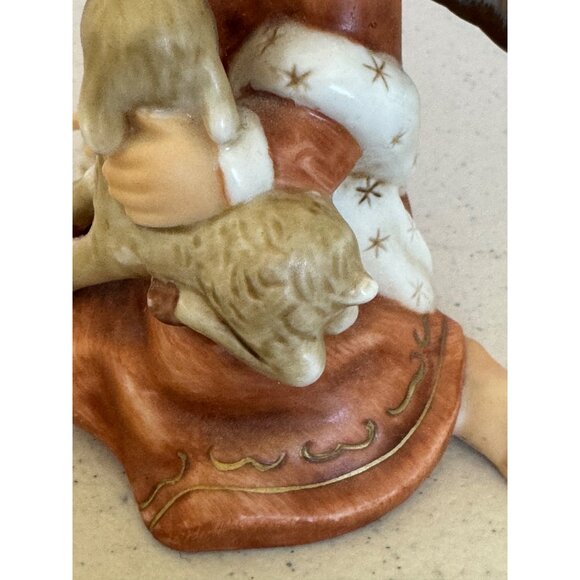 Vintage Goebel Annual Angel Sitting With Lamb Angel 895/20,000 2001 - Picture 8 of 10